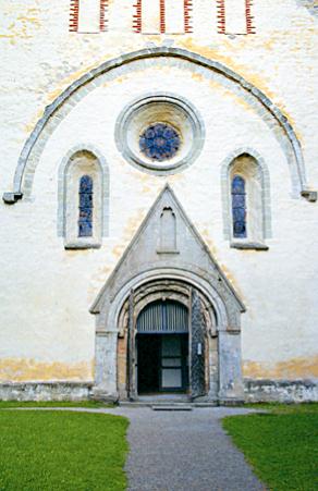 File:Valjala_Martini kirik_portaal.jpg